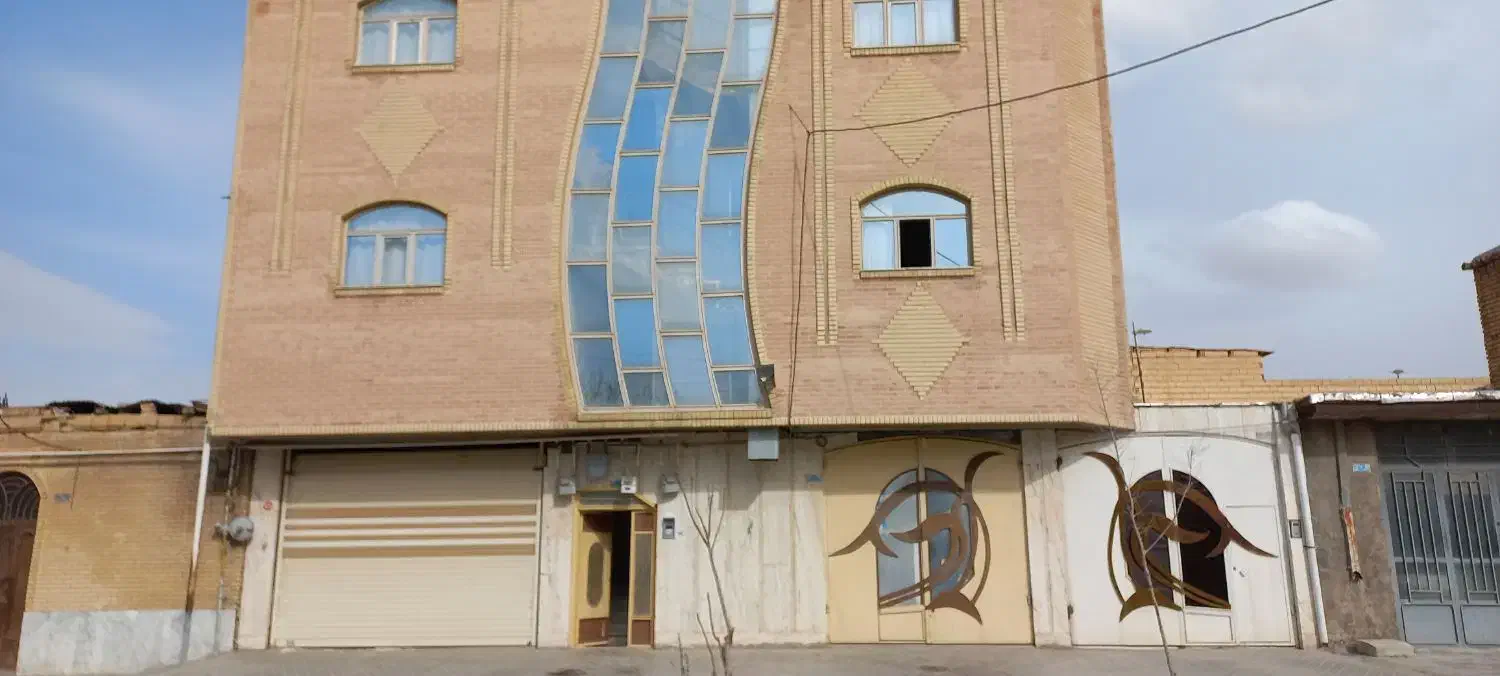 آپارتمان 185 متری نقنه خیابان گلستان شهداطبقه اول|فروش آپارتمان|بروجن, |دیوار