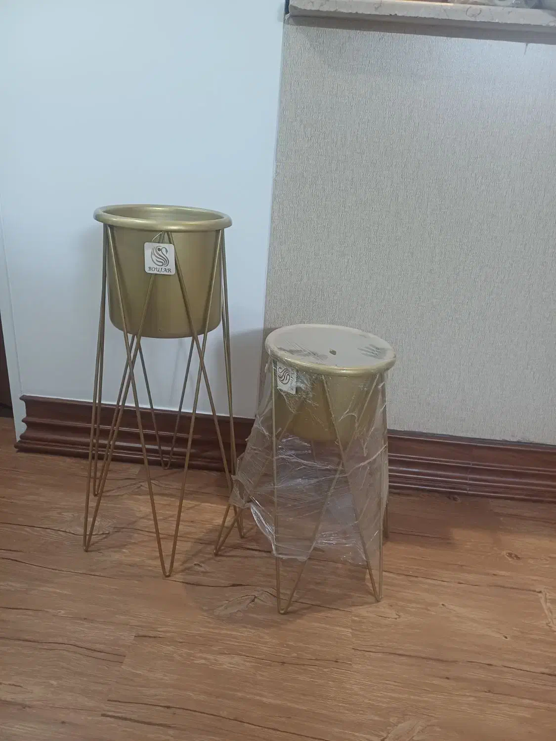 گلدان کنارسالنی|گل و گیاه طبیعی|ری, علایین|دیوار