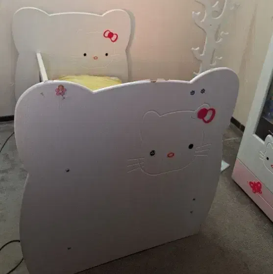 کمد و تخت همراه تشک طبی|اسباب و اثاث بچه|اصفهان, کوی شهید کشوری|دیوار