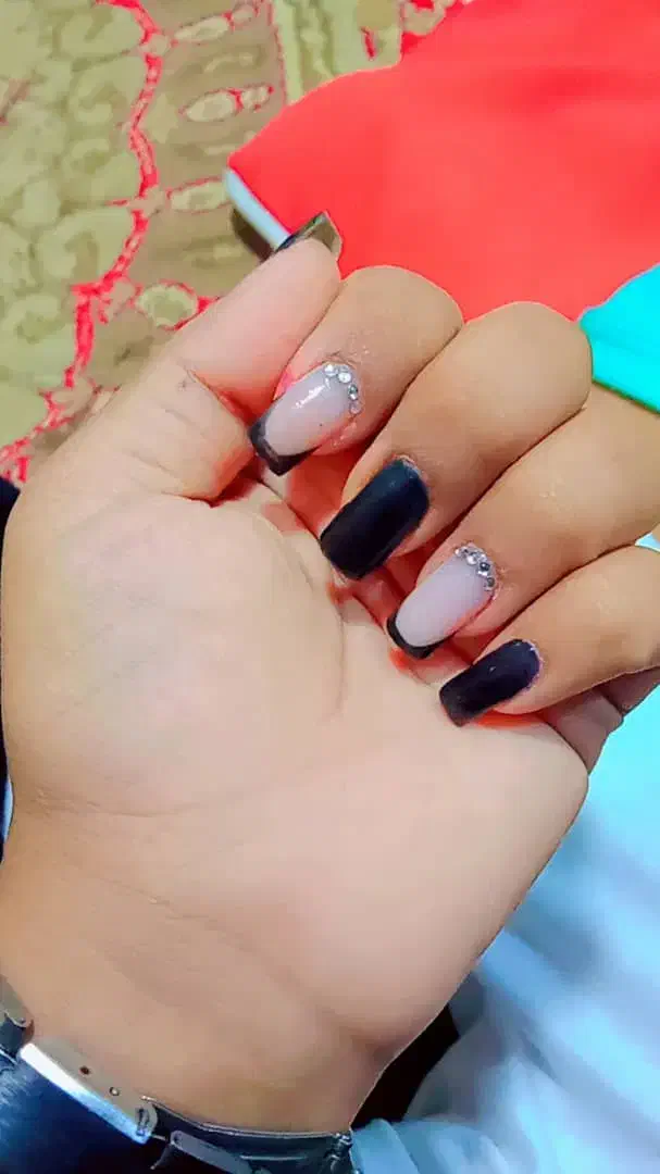 لاین ناخنکاراپیلاسیونکارتتوفیبروزکار|خدمات آرایشگری و زیبایی|بم, |دیوار