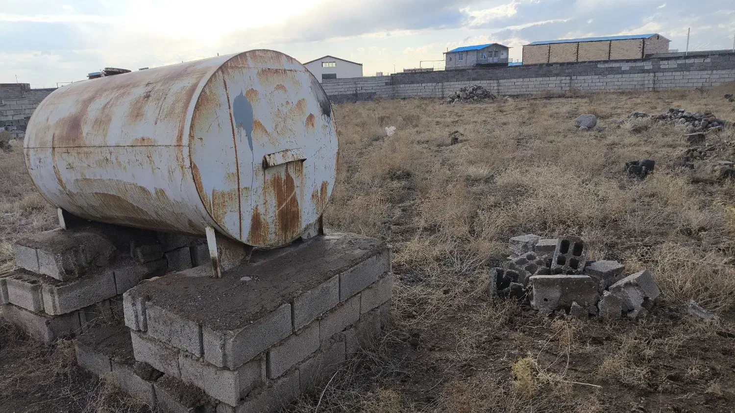 زمین باغ و برای سوله زدن در بر جاده امند|فروش زمین و ملک کلنگی|صوفیان, |دیوار