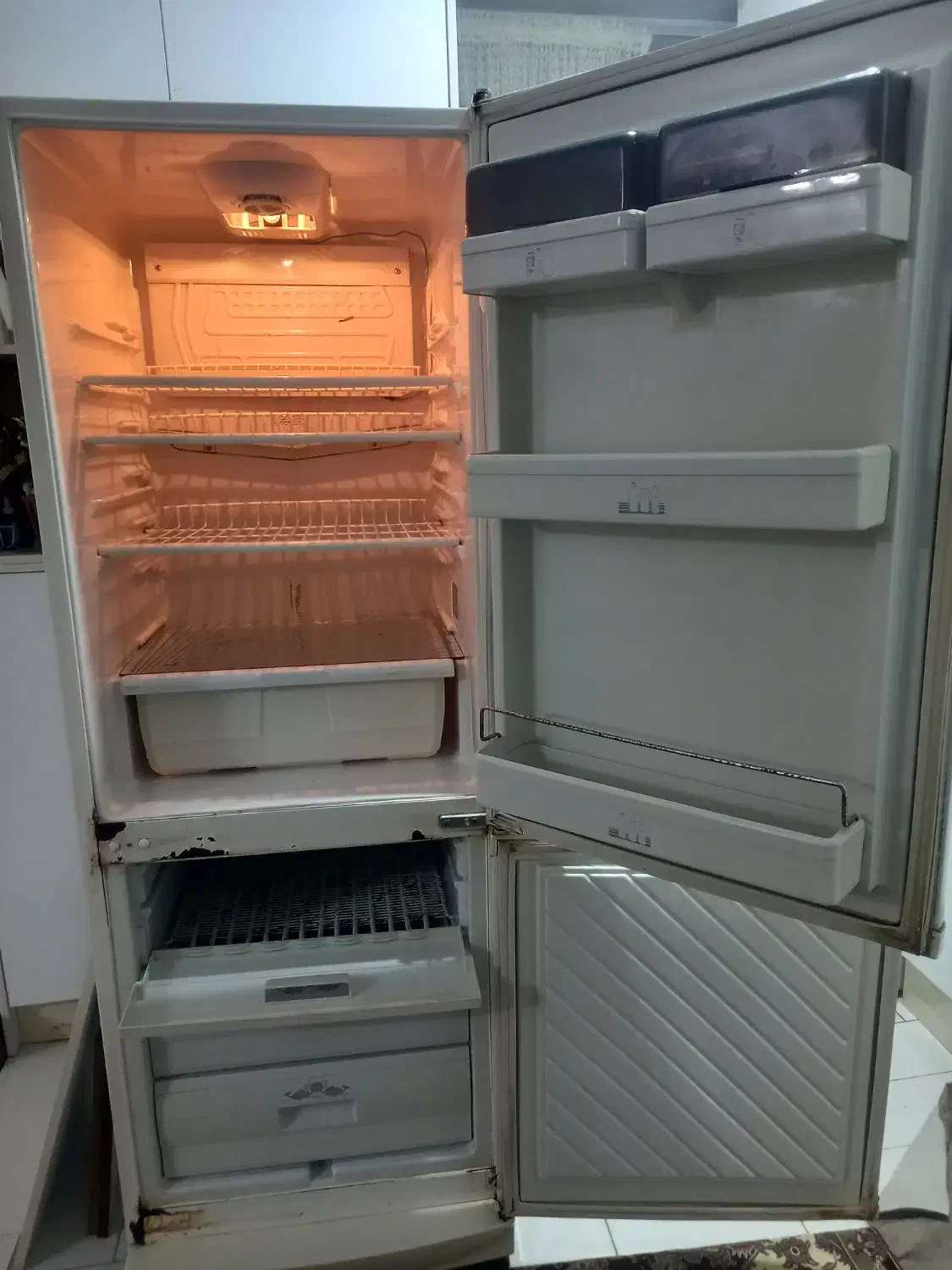 یخچال|یخچال و فریزر|آران و بیدگل, |دیوار