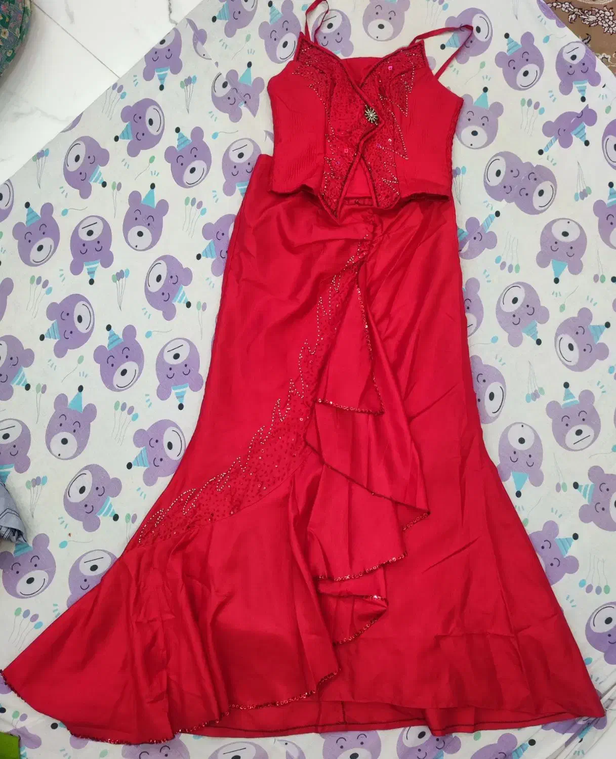 لباس قرمز بسیار شیک|لباس|رشت, معلم|دیوار