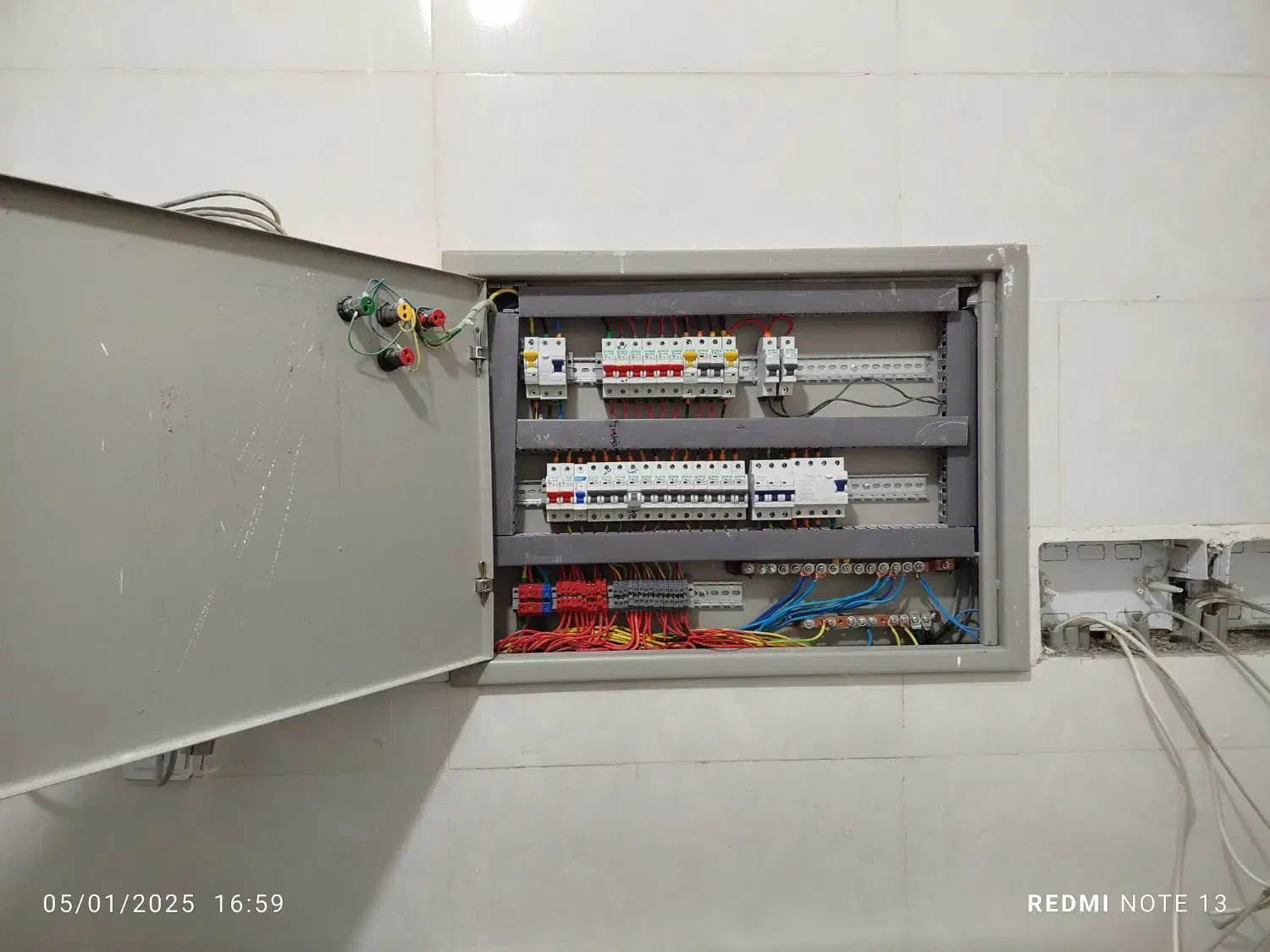 برقکار ساختمان هستم با ۱۵سال سابقه|خدمات پیشه و مهارت|لردگان, |دیوار