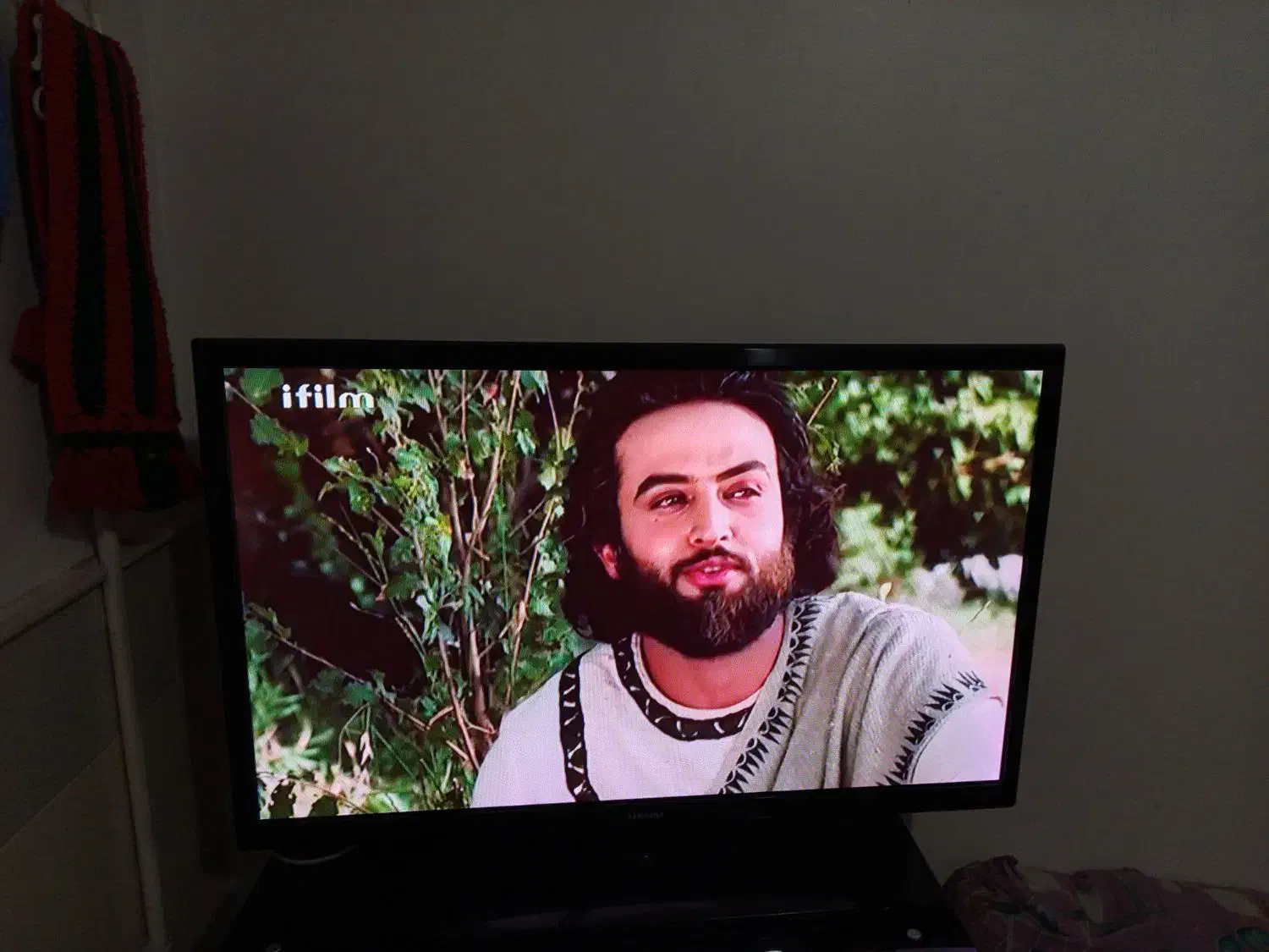 سلام تلویزیون 43اینج خیلی تمیز|تلویزیون و پروژکتور|قم, قلعه کامکار|دیوار