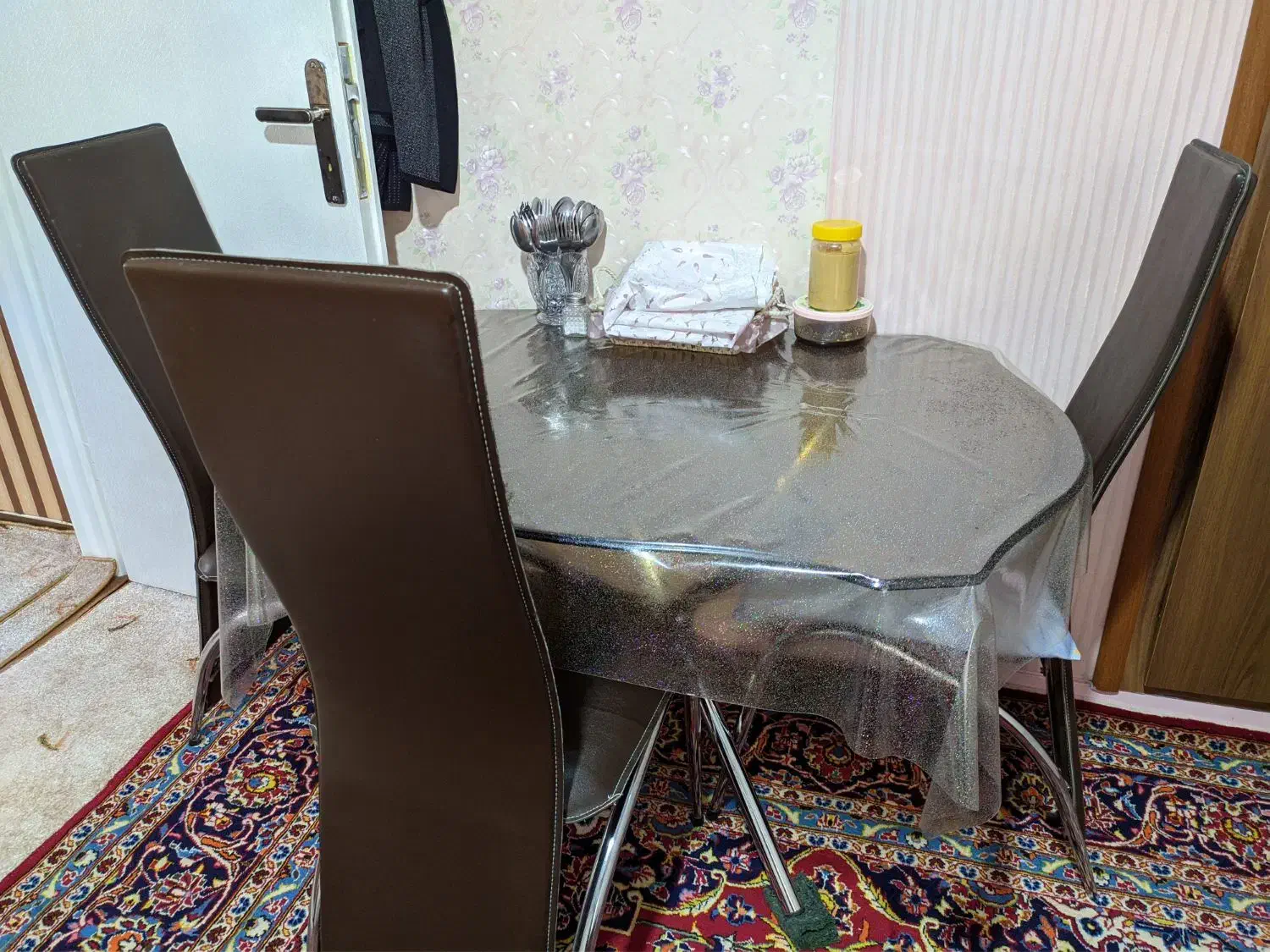 میز غذا خوری  ۴نفره|میز و صندلی غذاخوری|همدان, |دیوار