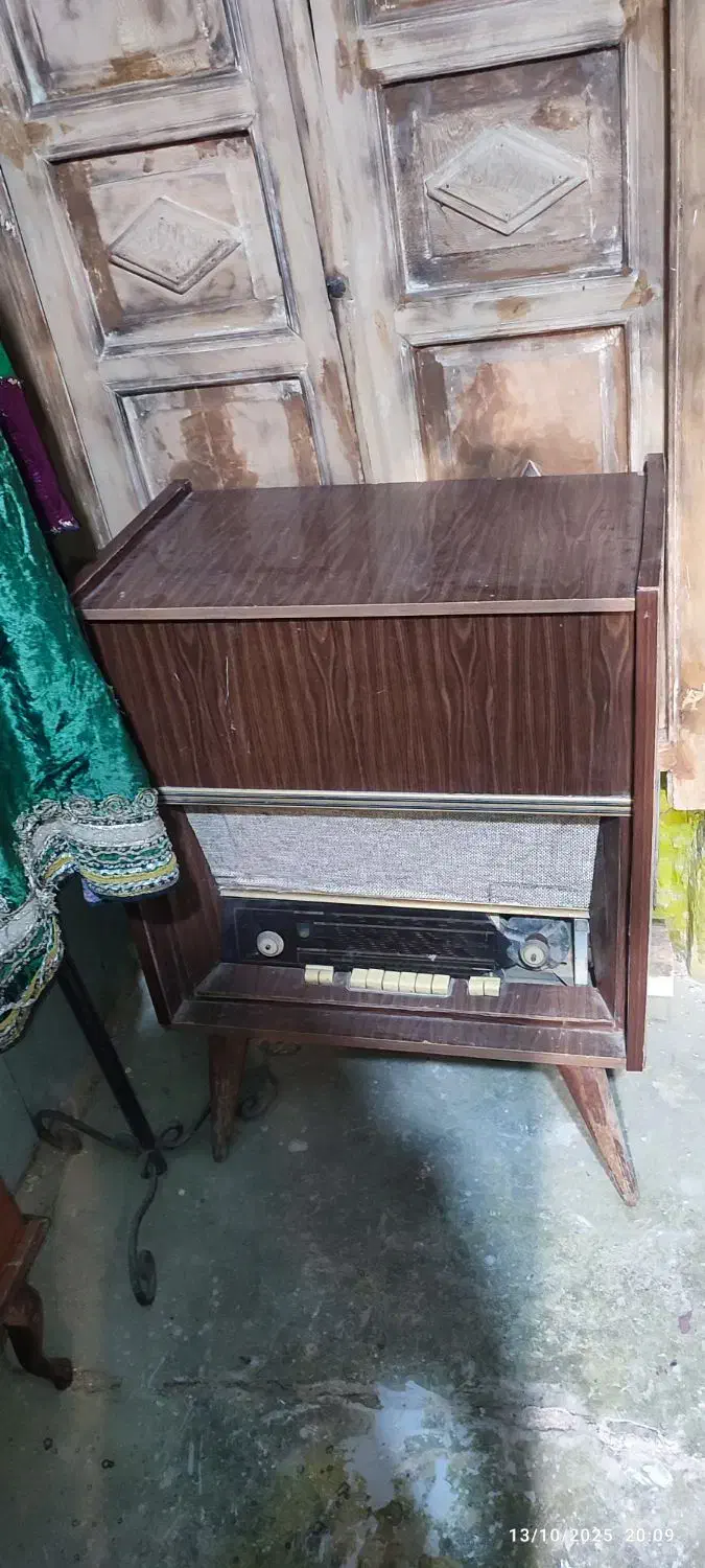 رادیو گرام عتیقه وموزه ای کمیاب|کلکسیون اشیاء عتیقه|اصفهان, علی قلی آقا|دیوار