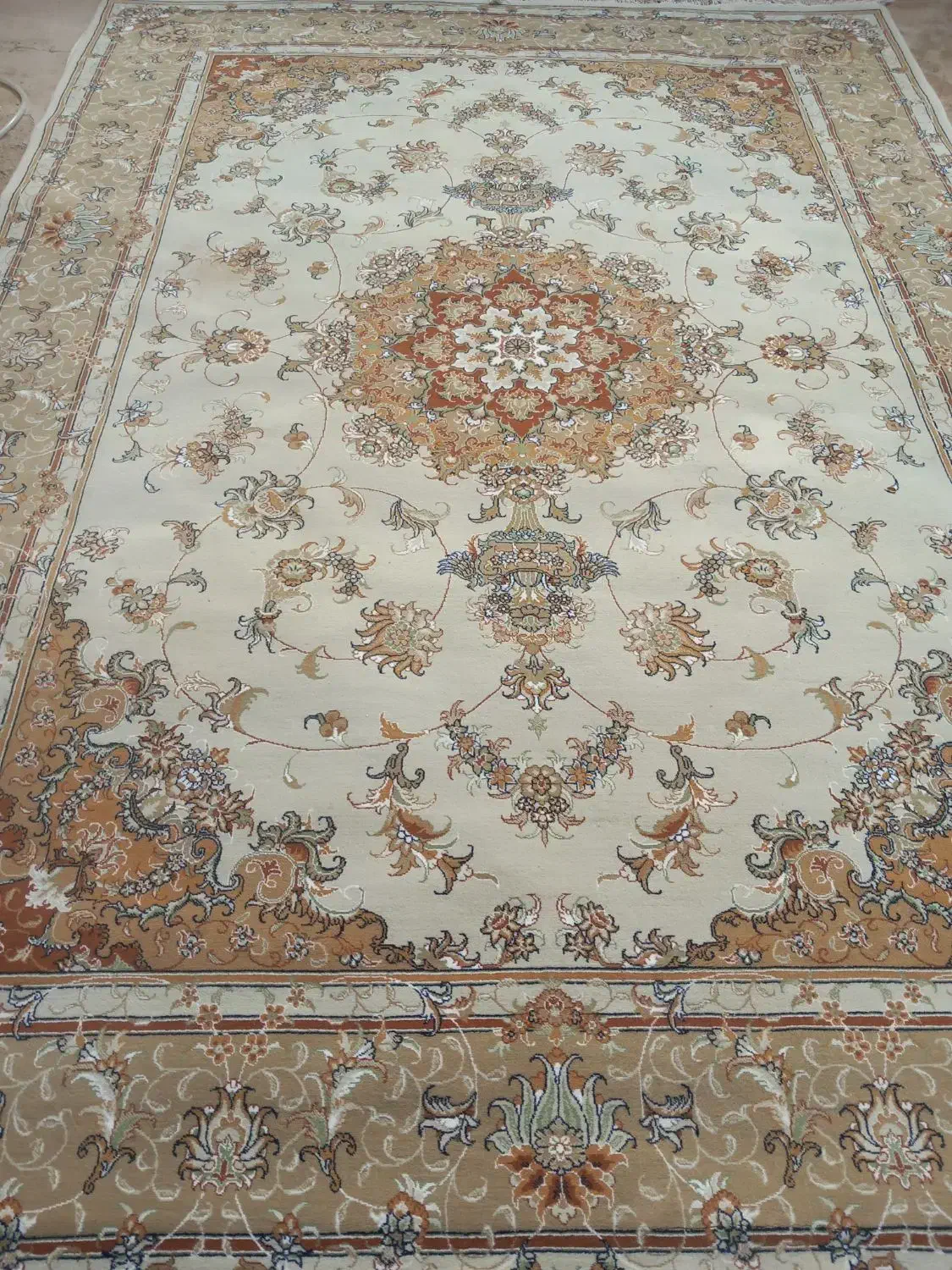 دو عدد فرش ۹ متری کرم در حد نو|فرش|رشتخوار, |دیوار