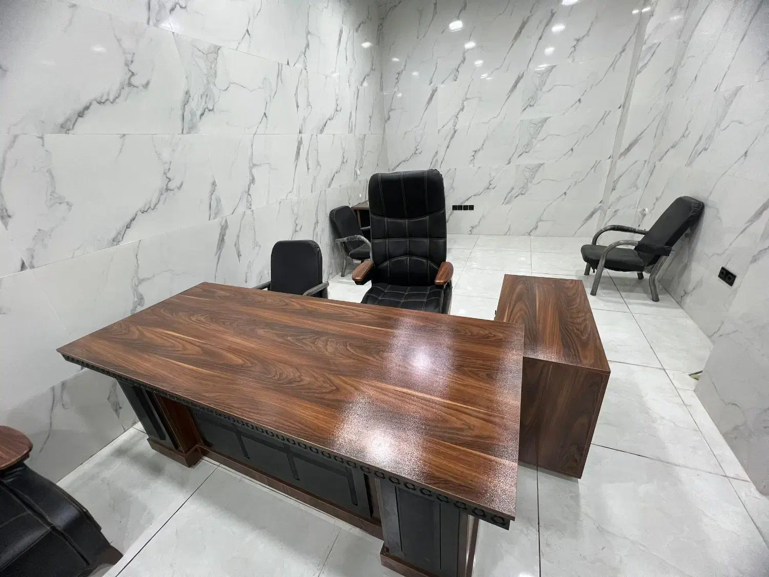 صندلی ۸ نفره با میز وسط و میز جلو ، همه نوعه نو|مبلمان اداری|بندر گناوه, |دیوار