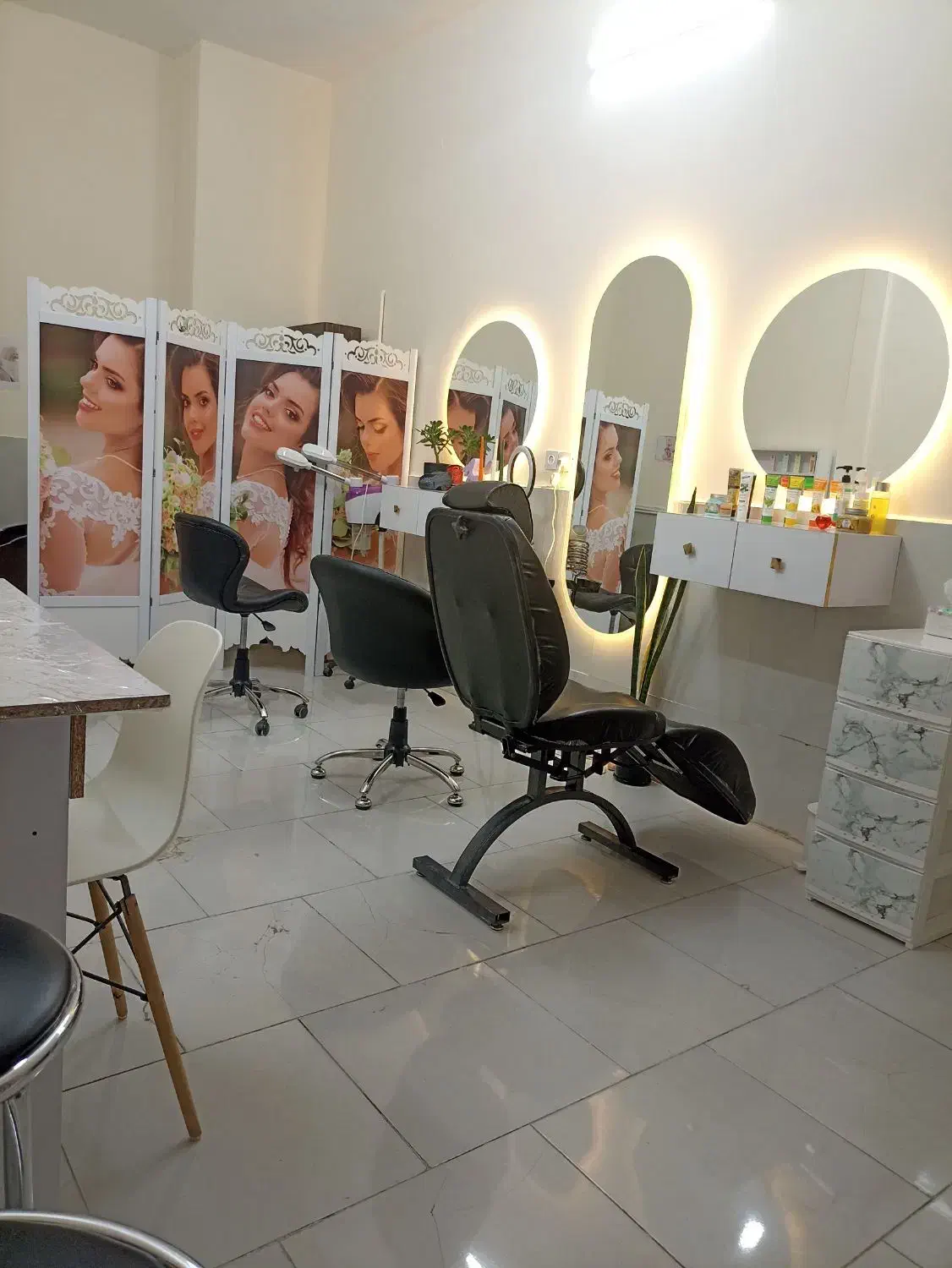 دکورارایشگاه آینه تخت صندلی|آرایشگاه و سالنهای زیبایی|مشهد, شهرک امام هادی (شهرک غرب)|دیوار