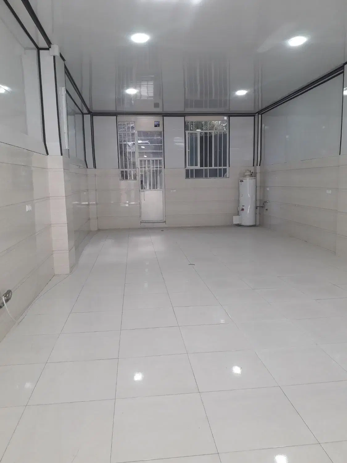 یک مغازه به وسعت ۱۲۰متر به کرایه داده|اجارهٔ مغازه و غرفه|سلماس, |دیوار