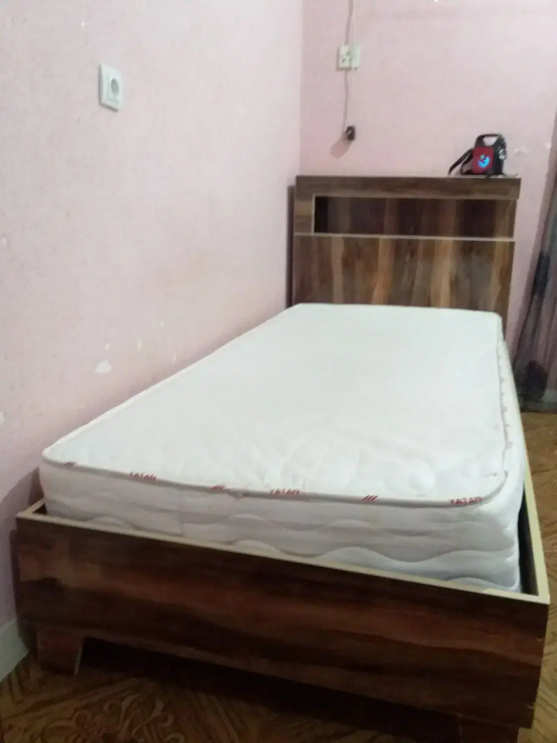 تخت خواب تک نفره شیک و محکم|تخت و سرویس خواب|اهواز, پردیس|دیوار