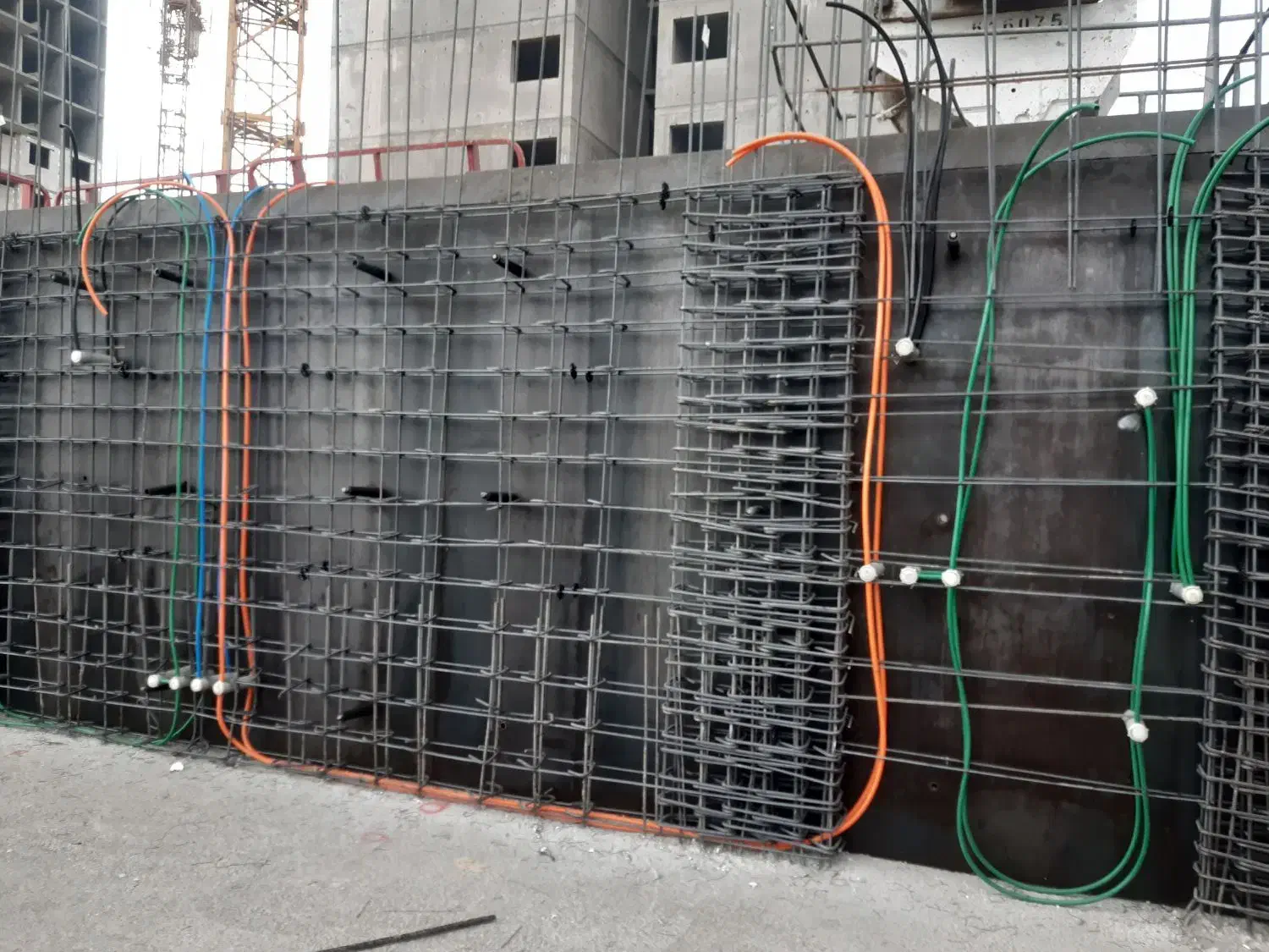 نیروی آرماتور بند و قالب بند وتعدادی نیروی ساده|استخدام معماری، عمران و ساختمانی|اراک, |دیوار