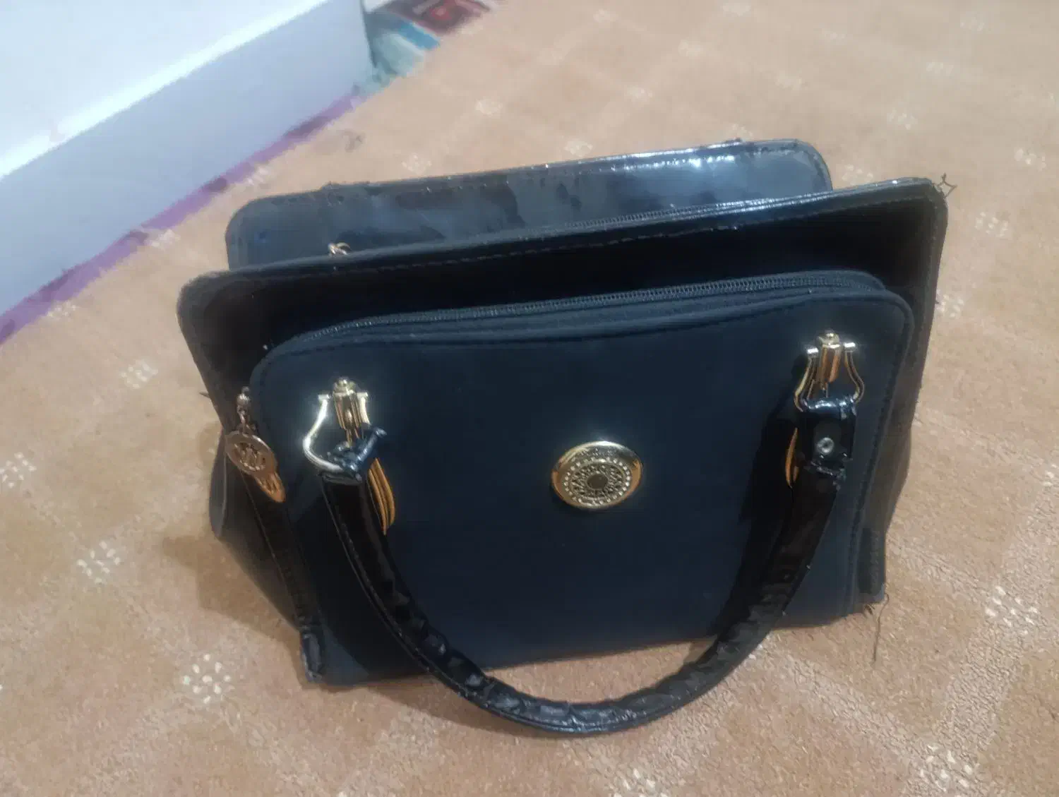 کیفهای چرمی|کیف، کفش، کمربند|دوگنبدان, |دیوار