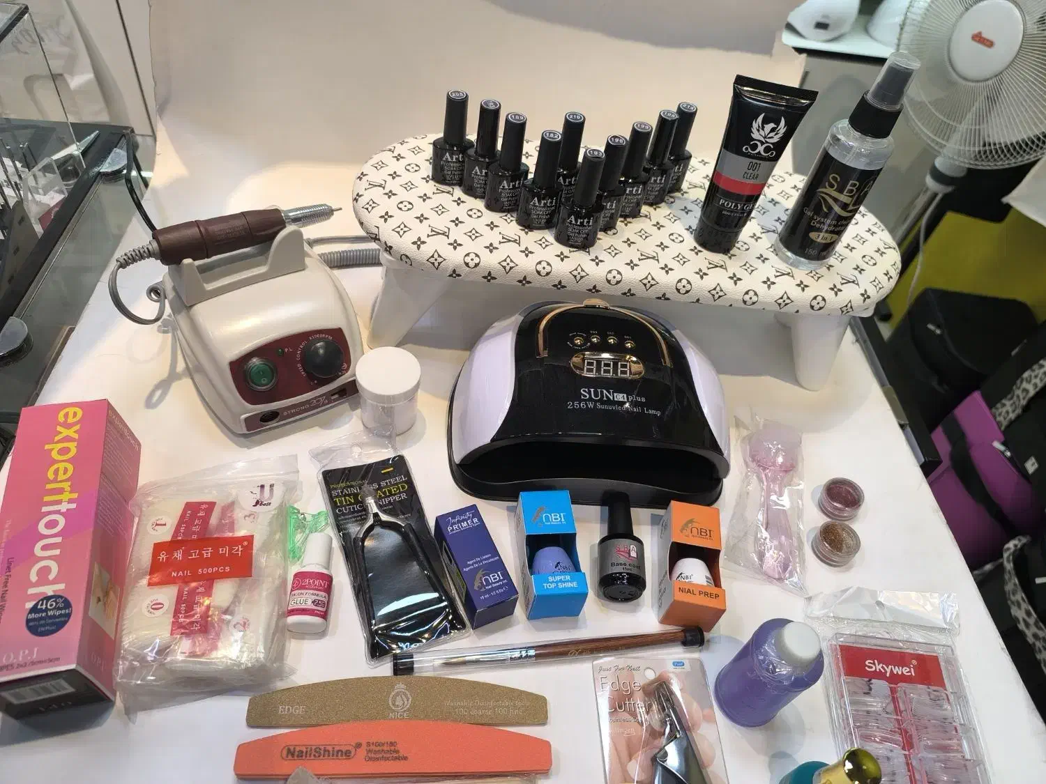 پک حرفه ای کاشت ناخن با سوهان برقی استرانگ|آرایشی، بهداشتی، درمانی|کرج, شهرک بنفشه|دیوار