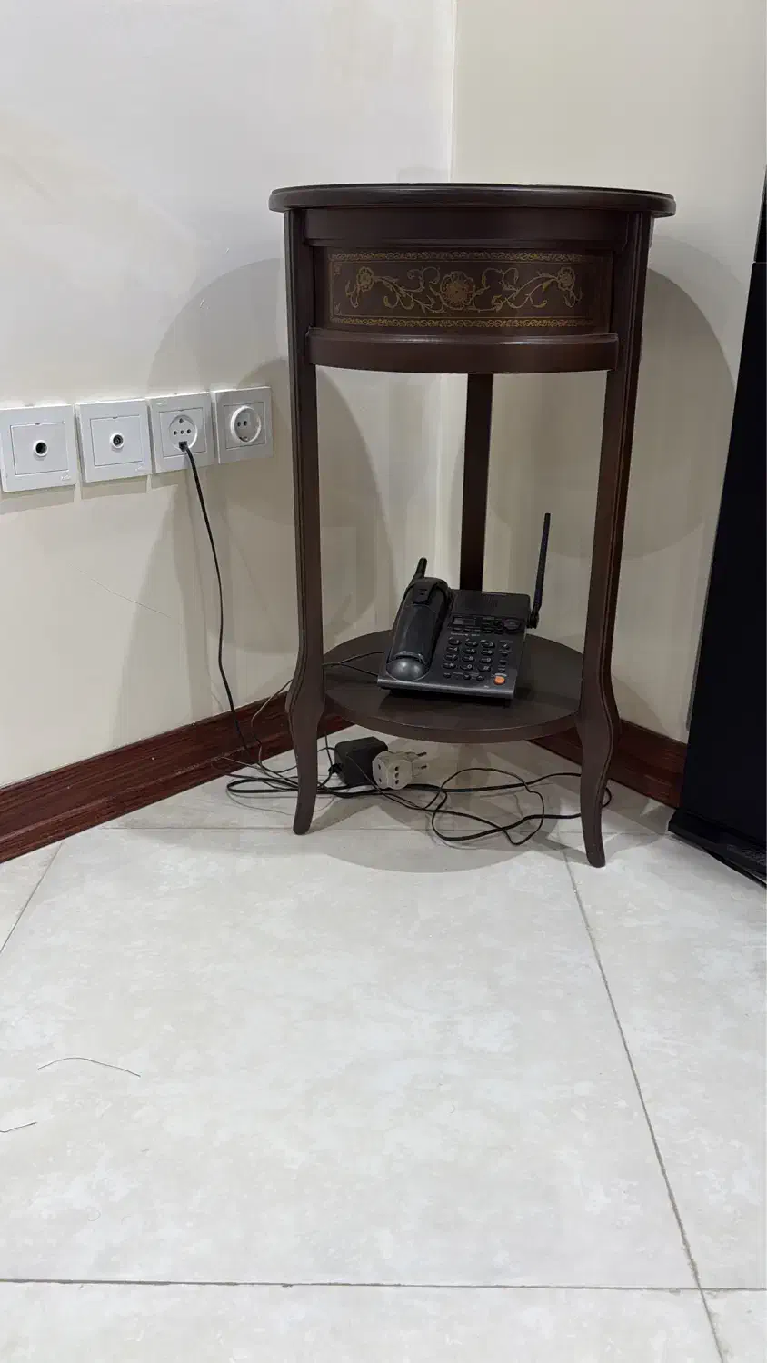 میز|میز تلفن|تهران, زاهد گیلانی|دیوار