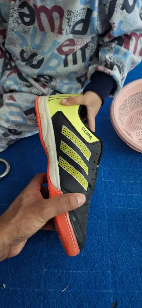 کفش فوتسال|کیف، کفش، کمربند|زابل, |دیوار