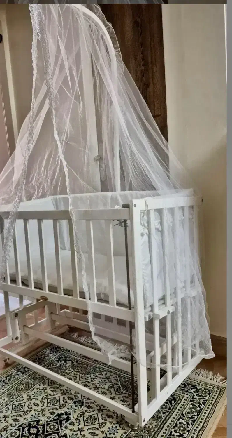 تخت کنار مادر نوزاد|تخت و صندلی بچه|قائم‌شهر, |دیوار