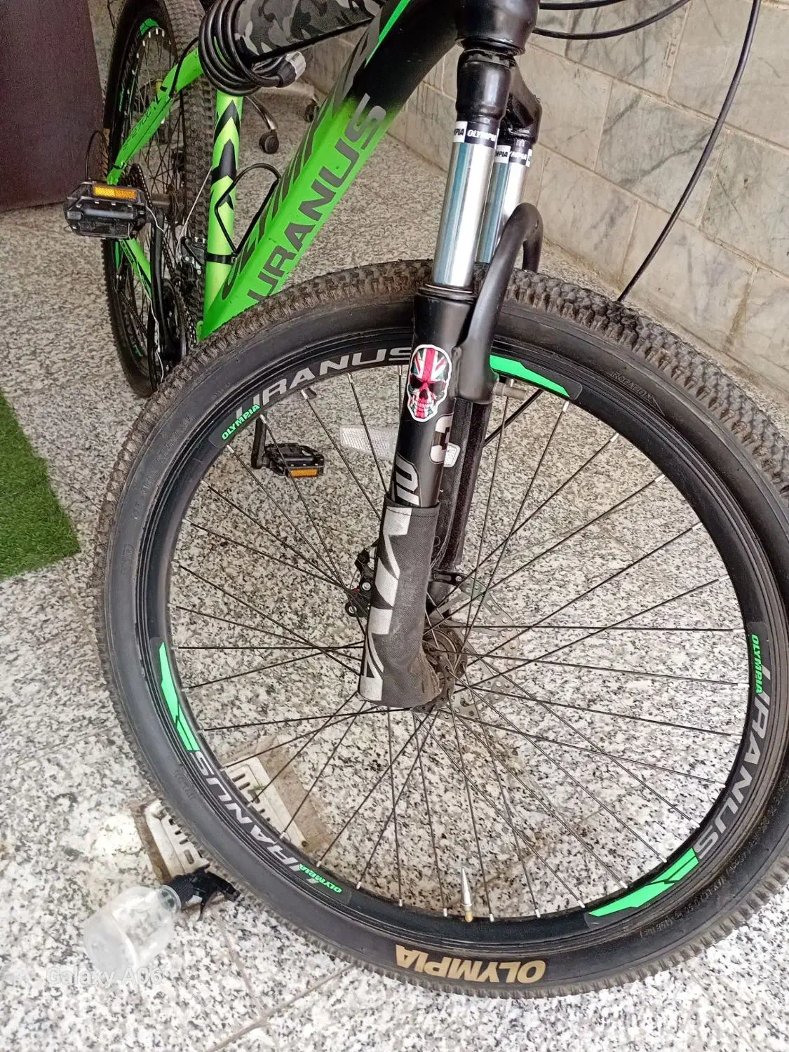 دوچرخه ۲۷ ونیم|دوچرخه، اسکیت، اسکوتر|قدس, شهر‌قدس|دیوار