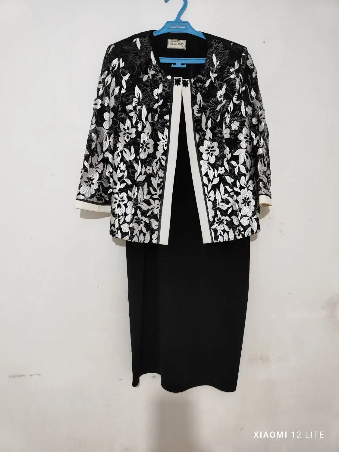 لباس مجلسی|لباس|بومهن, |دیوار