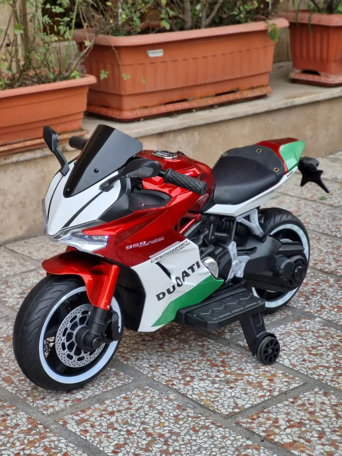 ماشین شارژی موتور شارژی دوکاتی|اسباببازی|تهران, هوانیروز|دیوار