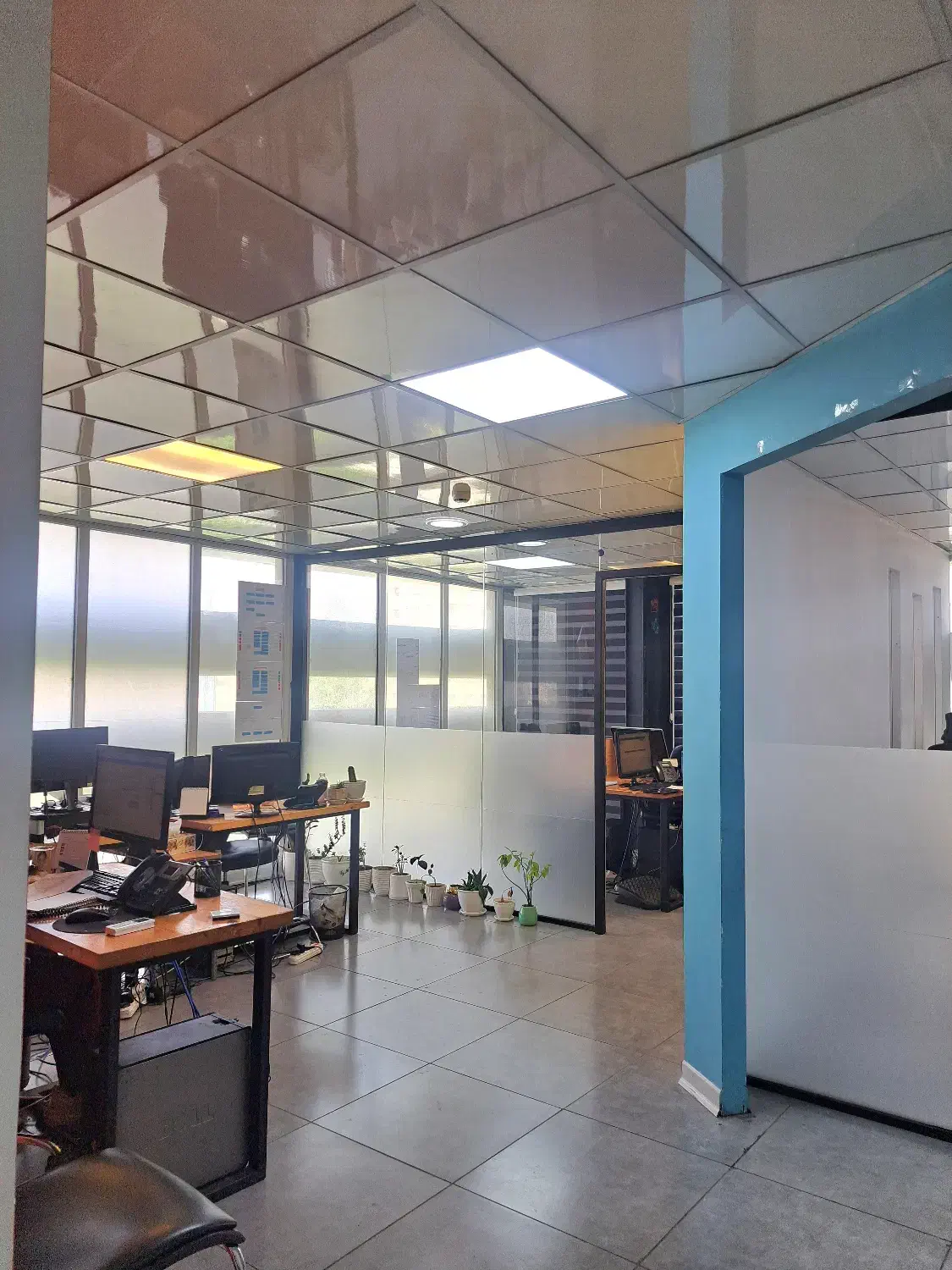 به یک همکار خانم برای کار دفتری نیازمندیم.|استخدام اداری و مدیریت|بندرعباس, |دیوار