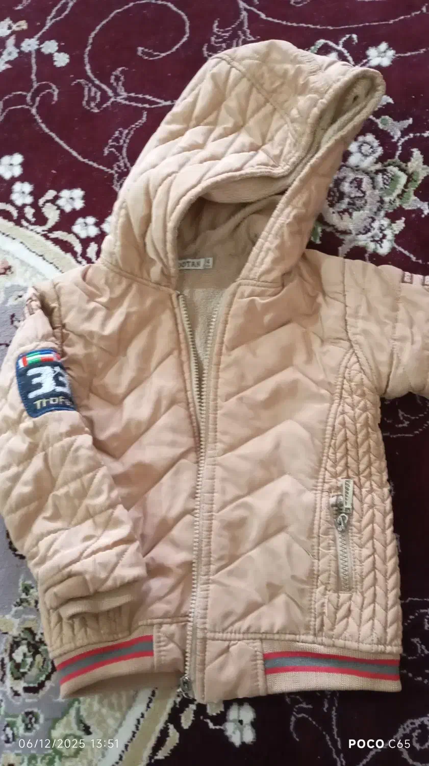 کاپشن کرمی|لباس|خرمدره, |دیوار