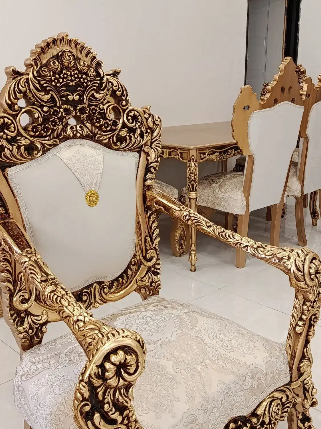 مبل استیل سلطنتی ۷ نفره با ناهارخوری|مبلمان خانگی و میز عسلی|محمدشهر, ولدآباد|دیوار