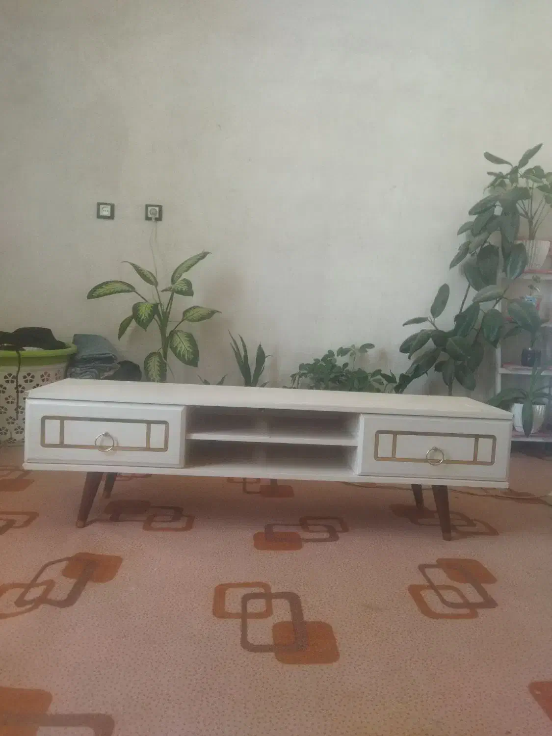 زیر تلویزیون رنگ کرم کاملا نو|میز تلویزیون|یاسوج, |دیوار