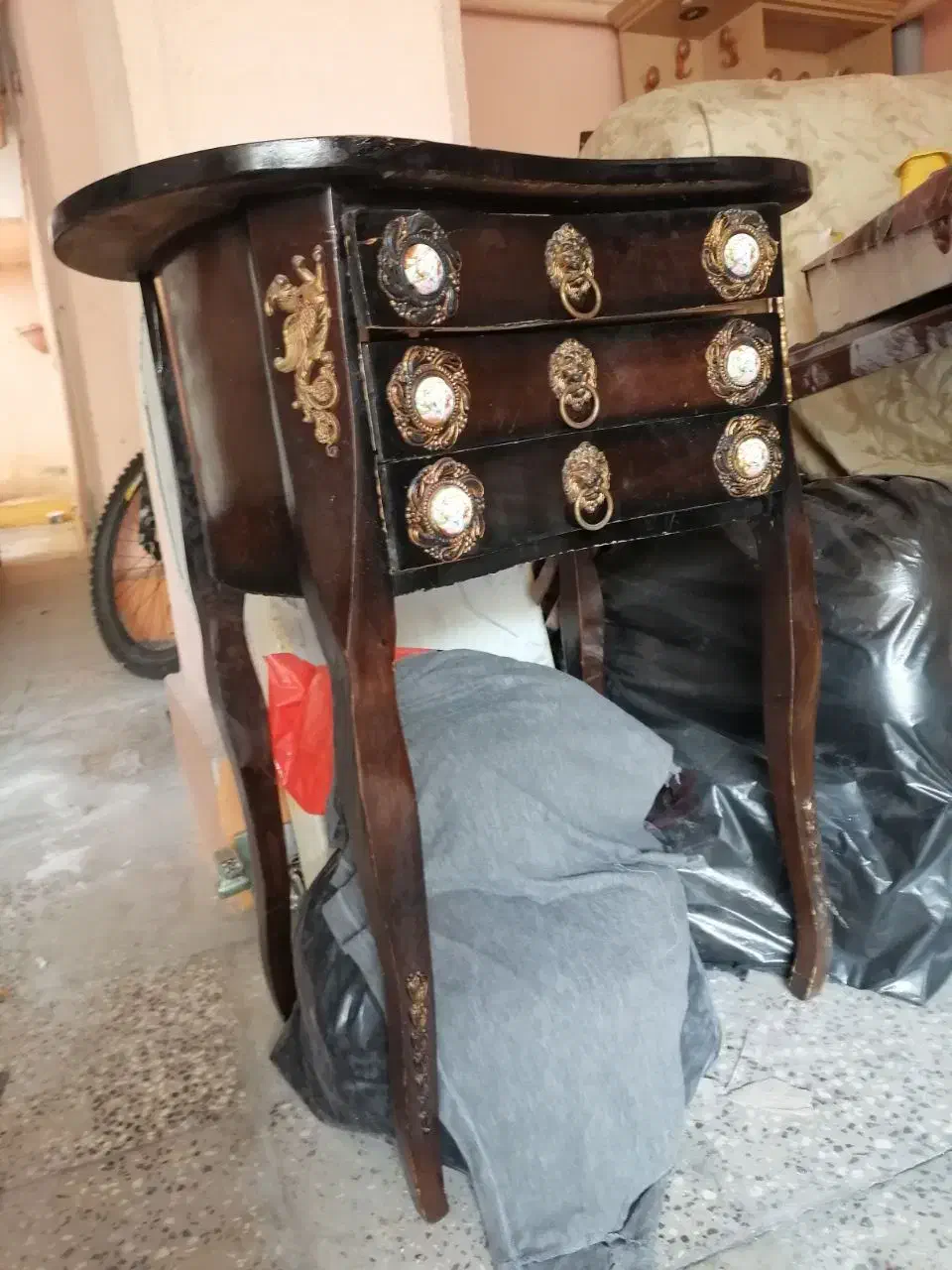 میز و آینه کنسول و چهارپایه|مبلمان خانگی و میز عسلی|گرگان, |دیوار