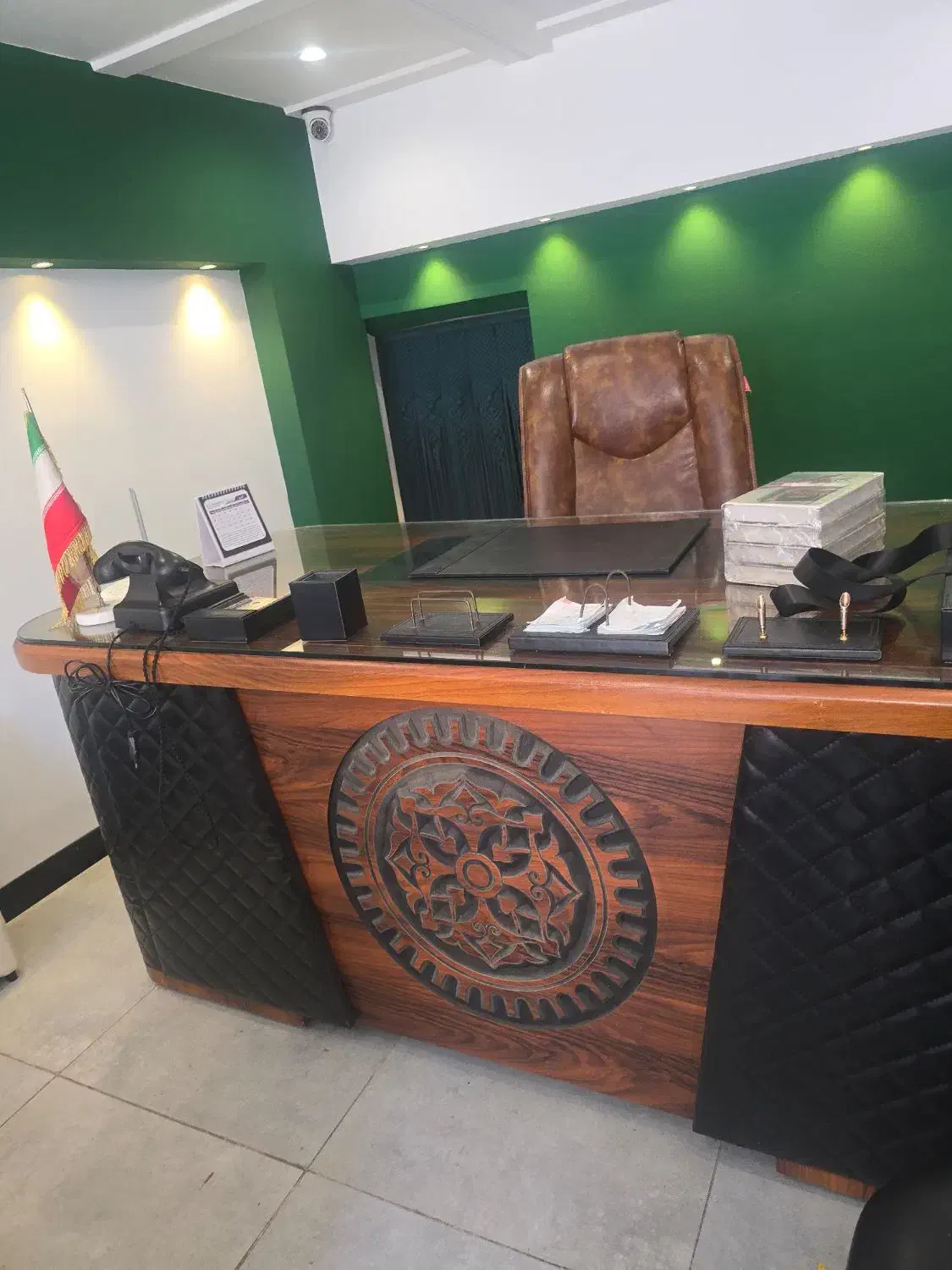 میز مدیریت و پرسنل و صندلی چرخان|مبلمان اداری|رشت, گلسار|دیوار