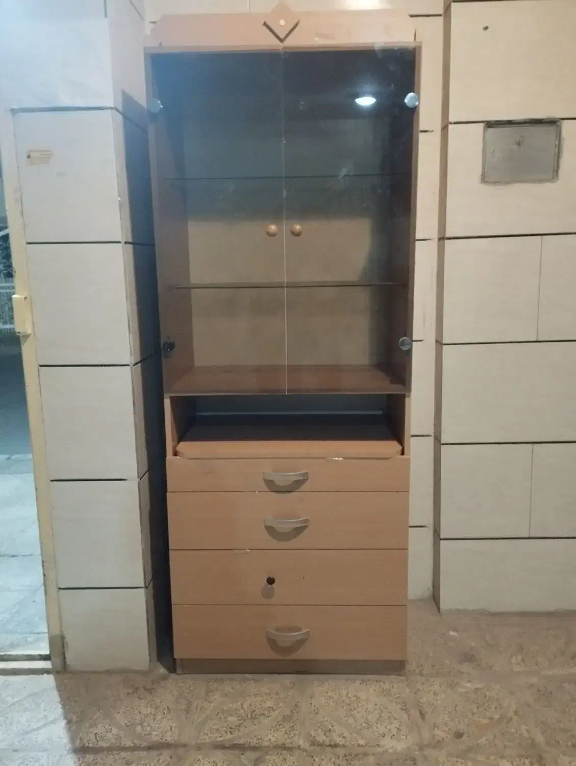 ویترین ودراور|کتابخانه، شلف، قفسه‌های دیواری|شاهین‌شهر, شهرک ردانی پور|دیوار