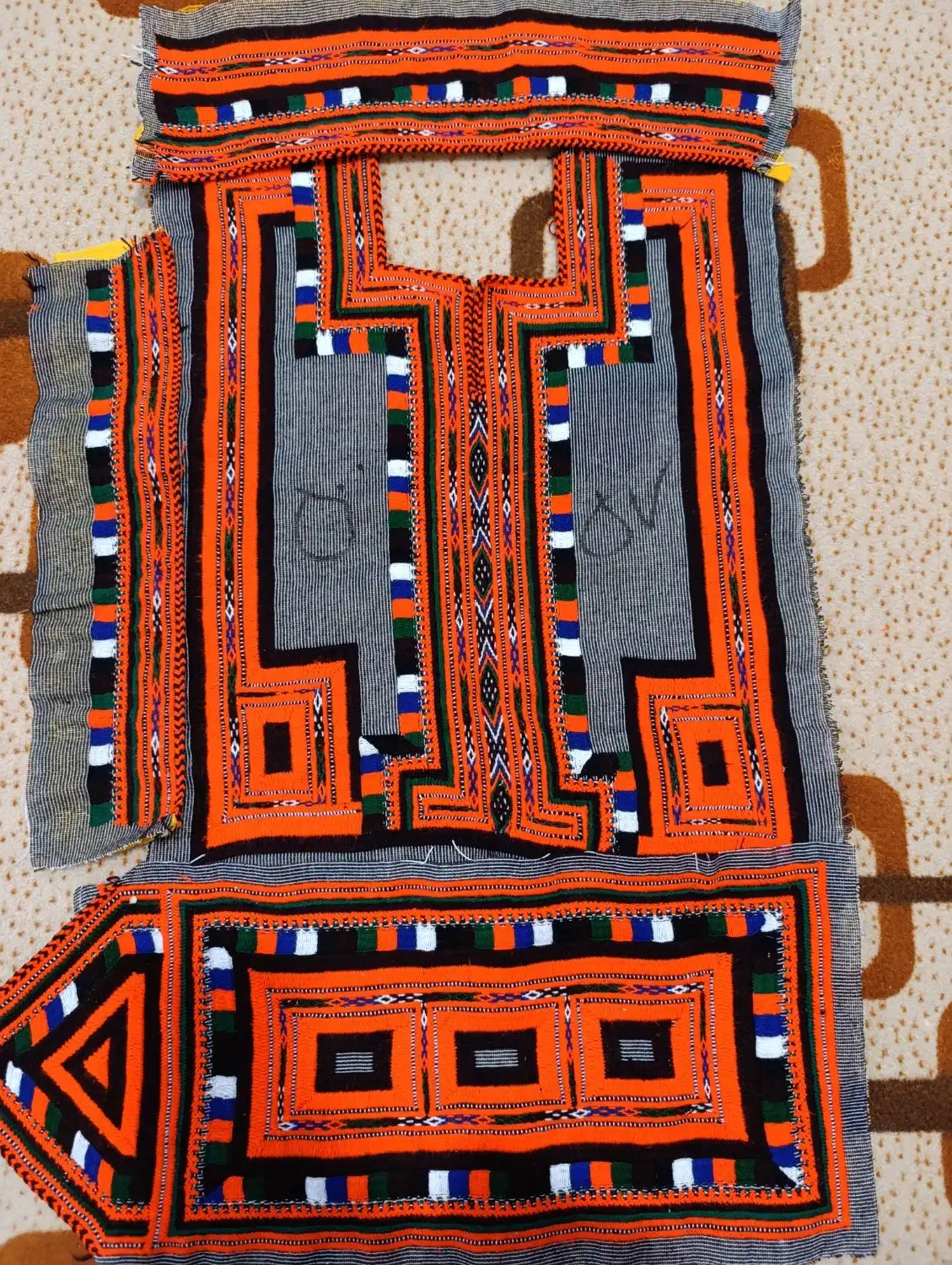 زیح آستین لباس|لباس|چابهار, |دیوار