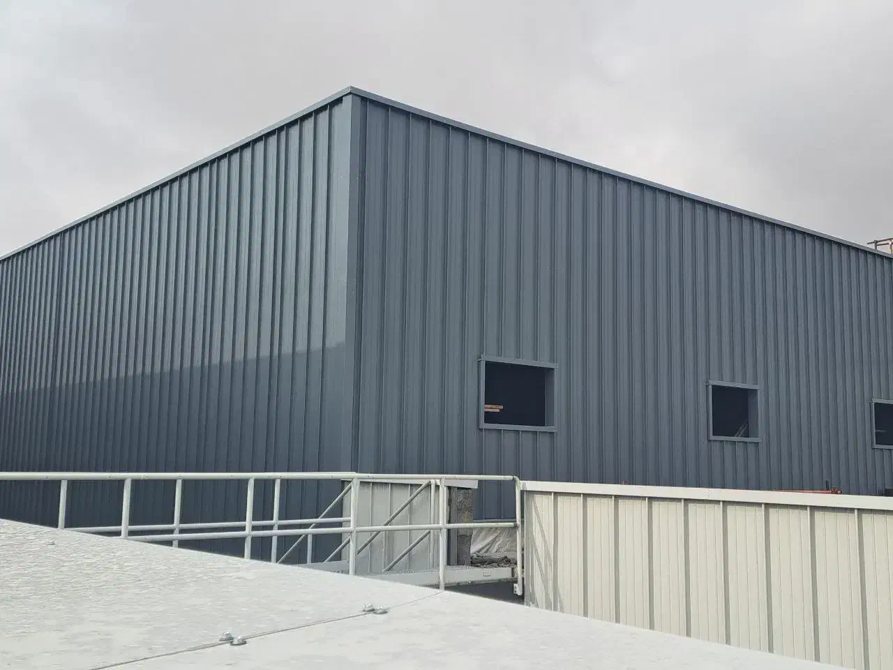 پوشش سقف سوله ویلااز نوع کلزیپ واستندینگ سیم|خدمات پیشه و مهارت|چالوس, |دیوار