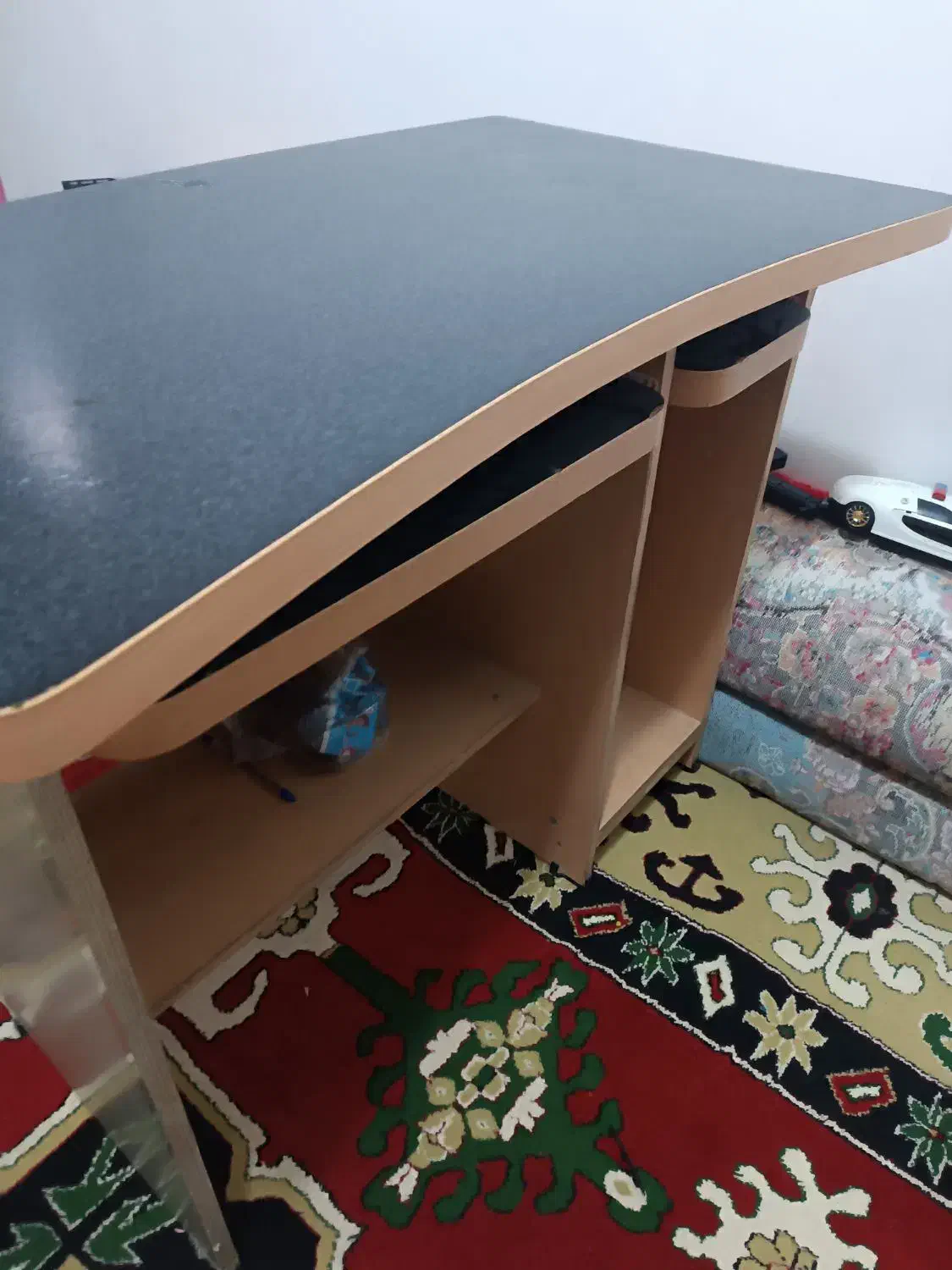 یک عدد میز بسیار تمیز و سالم|میز تحریر و کامپیوتر|هندیجان, |دیوار