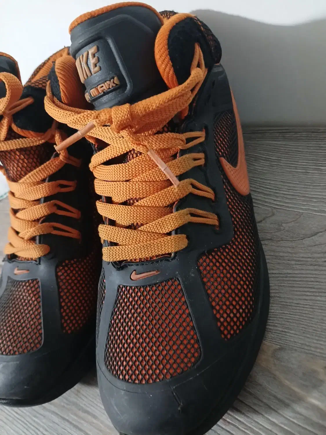 کفش|کیف، کفش، کمربند|گالیکش, |دیوار