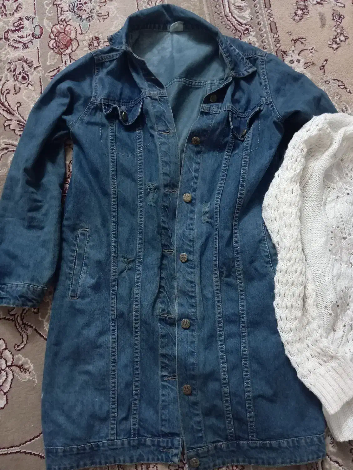 کت بلند پیرهن|لباس|شاهینشهر, گرگاب|دیوار