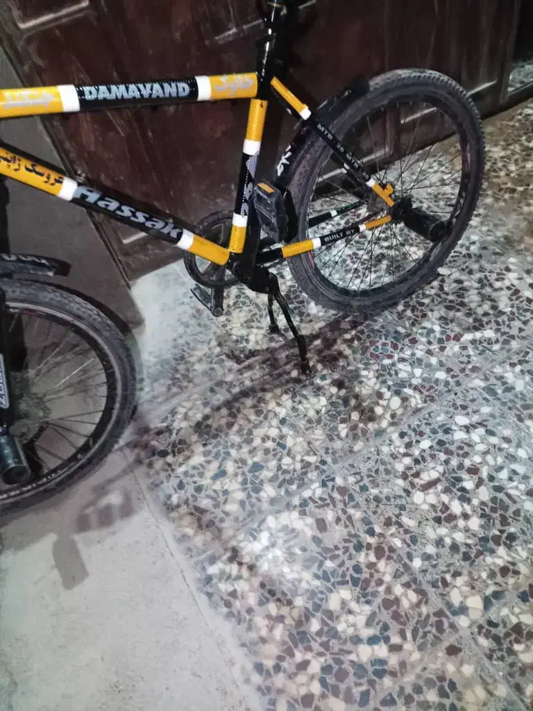 دوچرخه|دوچرخه، اسکیت، اسکوتر|خاش, |دیوار