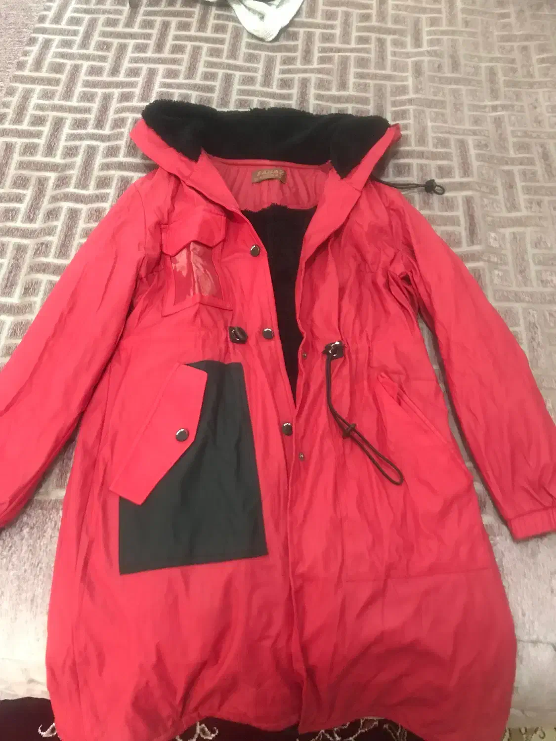 پالتو|لباس|اهر, |دیوار