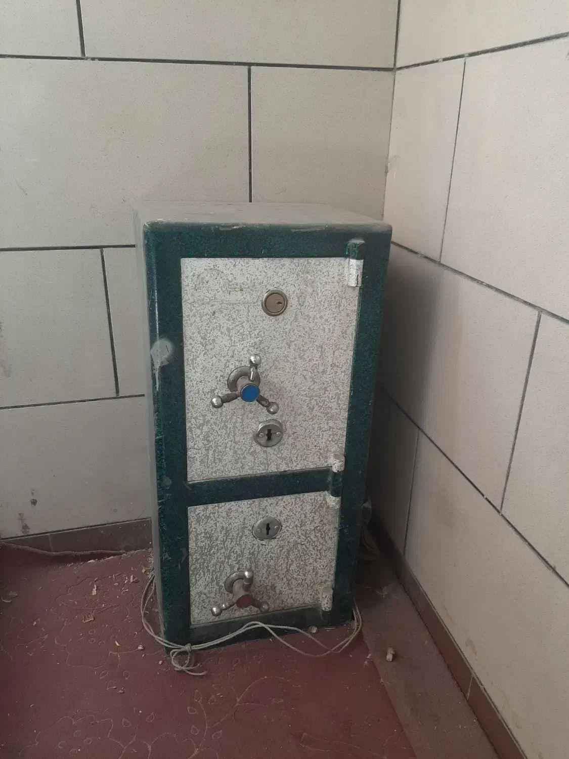 گاو صندوق|ابزارآلات|نجف‌آباد, یزدانشهر|دیوار