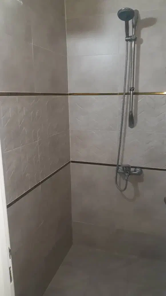 ۵۰ متر تکواحدی ۲ دقیقه پیاده  تا مترو.در حال تخلیه