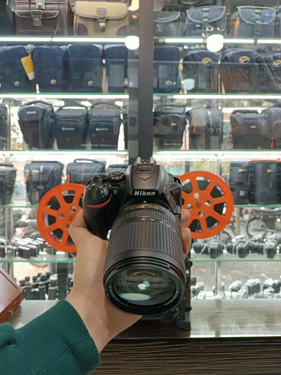 Nikon 5500 lens 18-140|دوربین عکاسی و فیلمبرداری|تهران, پامنار|دیوار