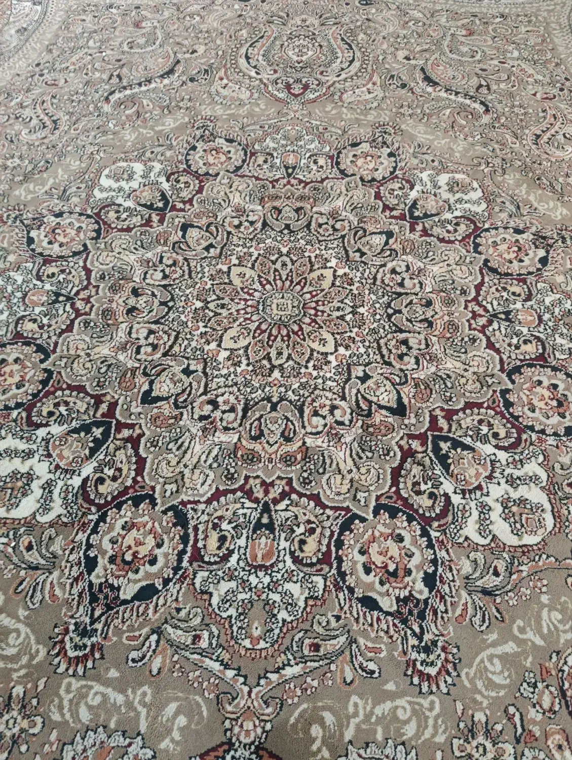 دو عدد فرش 9 متری خوش طرح سالم سالم|فرش|کرج, کمال‌شهر|دیوار