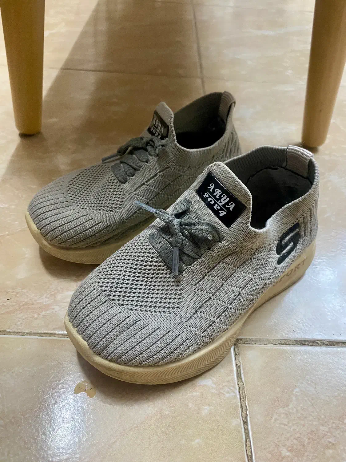 تعدادی کفش بچگانه|کفش و لباس بچه|شاهین‌شهر, خانه کارگر|دیوار