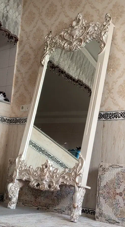 آینه سلطنتی|آینه|بانه, |دیوار