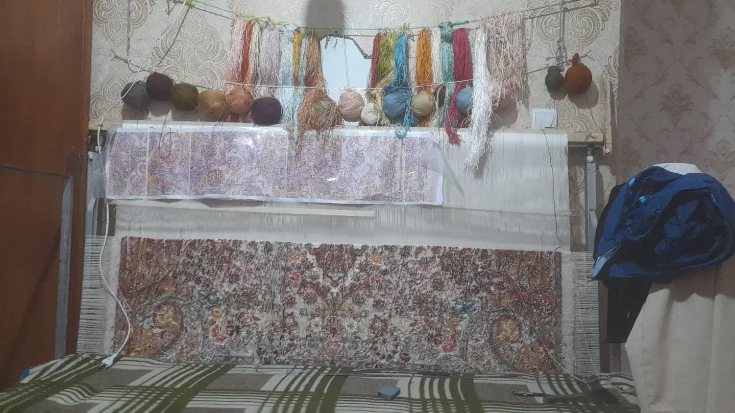 قالیچه ۱۳۰۰ گره دو متن سفید ۵۶۰ لای بافته شده|فرش|تبریز, |دیوار