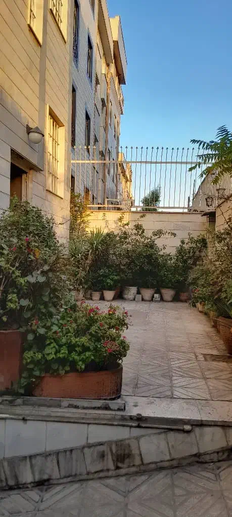 سرباز۵۷متر پارکینگ بدون مزاحم