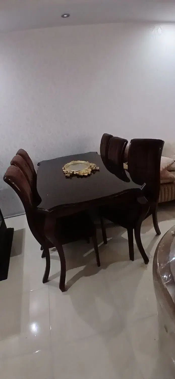 میز غذا خوری تمام چوب ۶ نفره کاملا سالم|میز و صندلی غذاخوری|کرج, حصارک بالا|دیوار