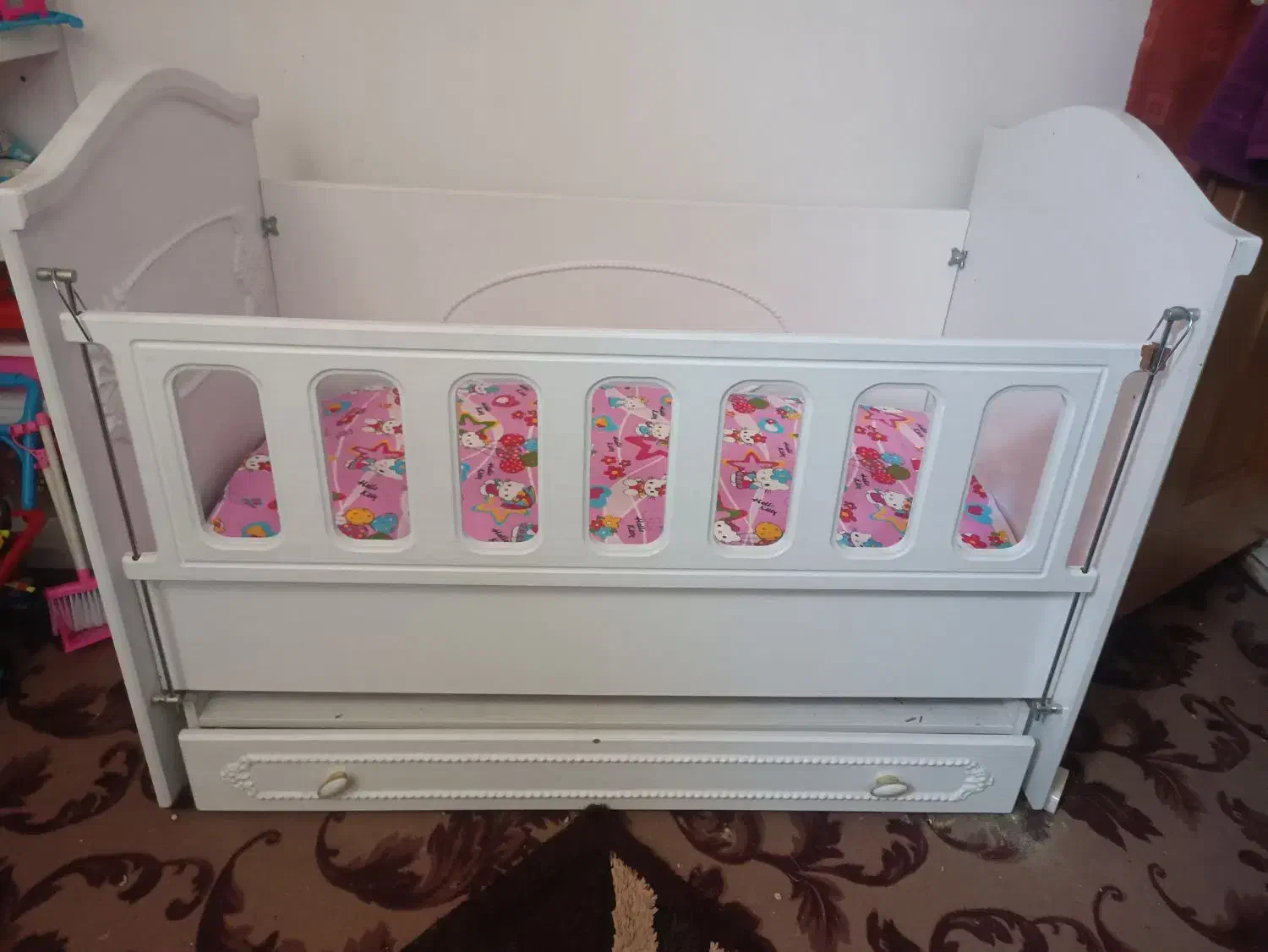 تخت گهواره ای درحد نو|تخت و صندلی بچه|کرمان, |دیوار