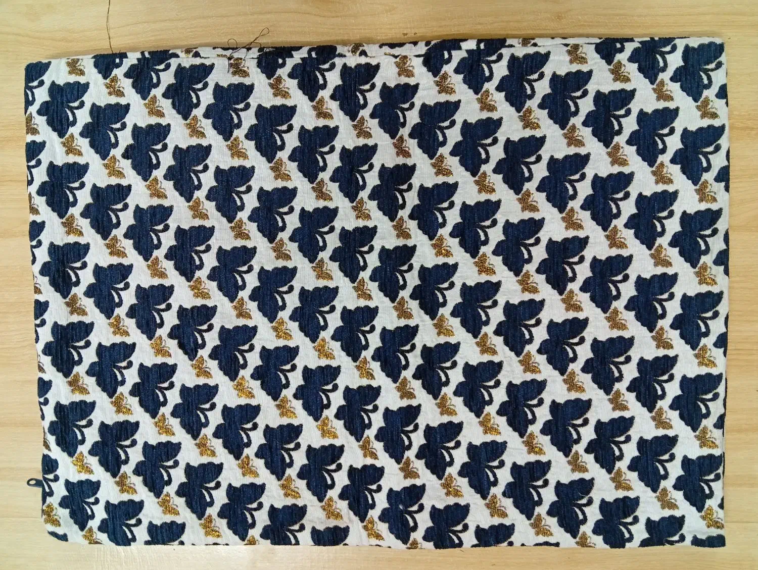 روبالشی دو رویه مخمل|رختخواب، بالش، پتو|قم, وادی السلام|دیوار